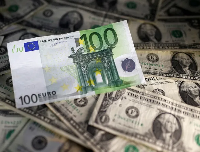 Tỷ giá ngoại tệ hôm nay 2/8: USD chật vật tăng, euro leo cao 1