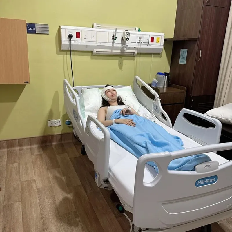 Siêu mẫu quốc tế bị ngã cầu thang đến mức phải phẫu thuật gấp trong đêm 1