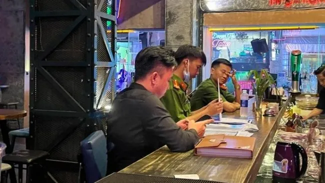 Chấn chỉnh hoạt động kinh doanh ở phố đi bộ Bùi Viện 1