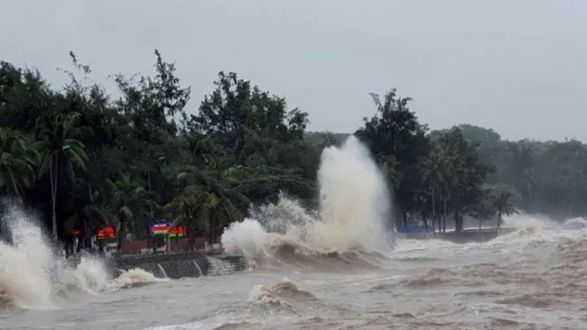 Mưa dông cả nước, sóng biển cao 2-3 mét trên nhiều vùng biển 1