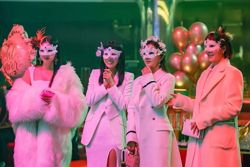 Những hội bạn “thân ai nấy lo” trong các bộ phim Hàn đình đám được chiếu trên VieON 1