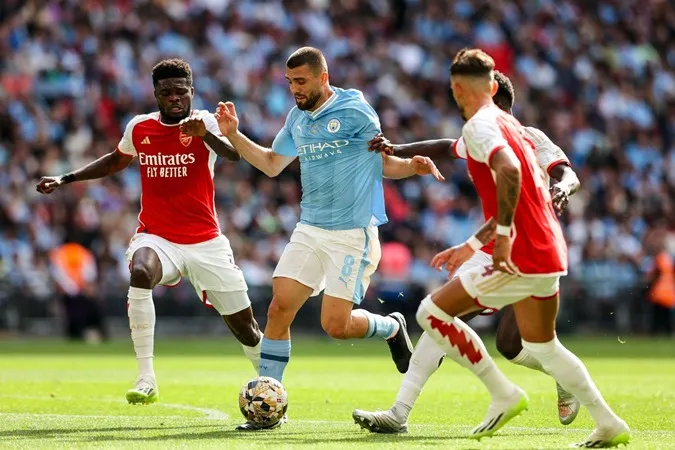 Thomas Partey khiến hàng tiền vệ Man City bị lu mờ - Ảnh: Internet