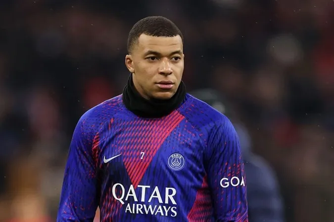 Mbappe chưa rõ tương lai trước mùa giải 2023-2024 - Ảnh: Internet