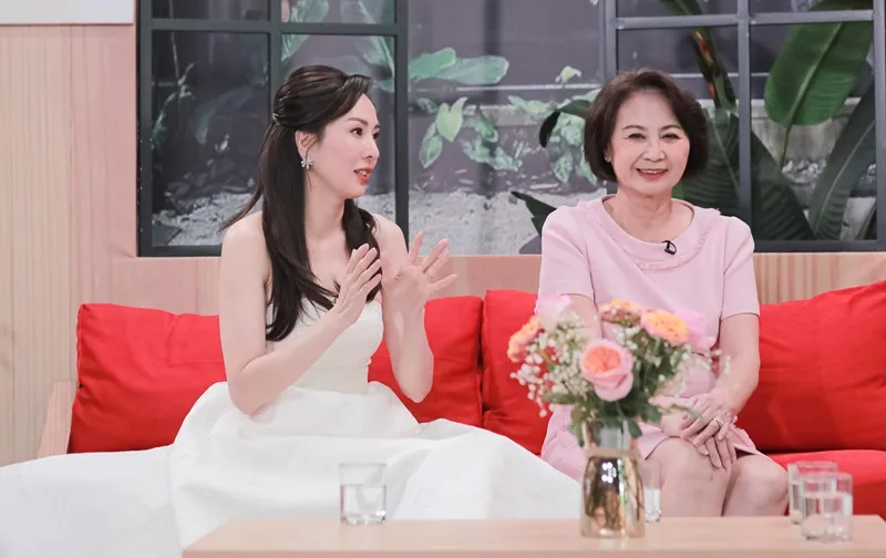 MC Ngọc Khánh khóc nấc xin lỗi mẹ chồng trên sóng truyền hình 3