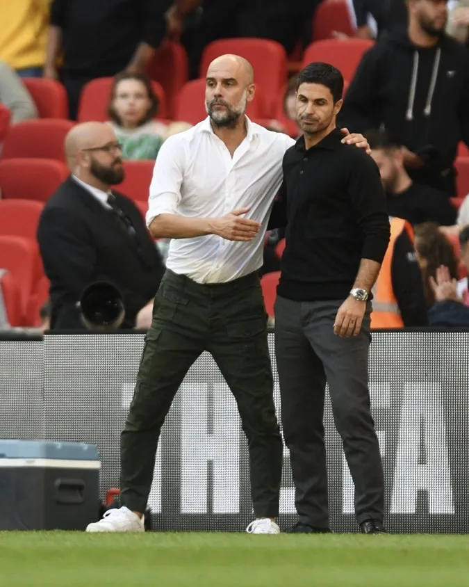 Pep Guardiola không hài lòng vì thời gian thi đấu bù giờ quá dài. Ảnh: Internet