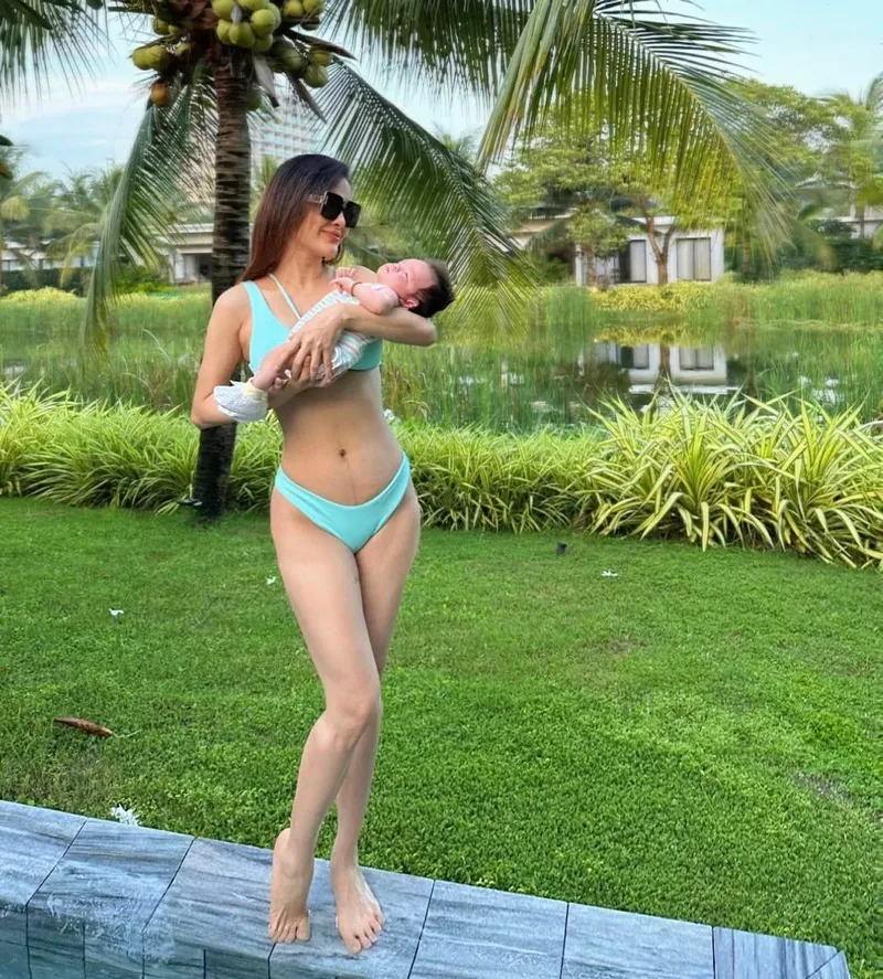 Phương Trinh Jolie tự tin diện bikini, khoe bụng phẳng lỳ sau 1 tháng sinh con 1