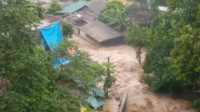 Lào Cai: Vỡ đập hồ chứa nước thải, nhiều nhà cửa bị cuốn trôi 1