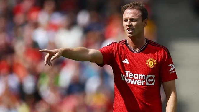 Jonny Evans sẽ thay thế Maguire tại MU. Ảnh: Internet