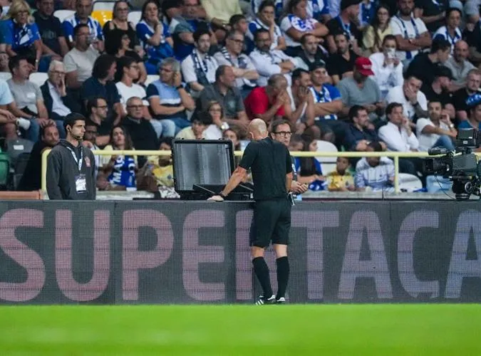 12 thẻ vàng, 2 thẻ đỏ: Di Maria làm thơ trong trận hỗn chiến giữa Benfica vs FC Porto 8