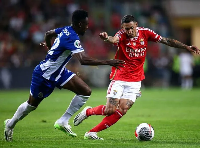 12 thẻ vàng, 2 thẻ đỏ: Di Maria làm thơ trong trận hỗn chiến giữa Benfica vs FC Porto 9