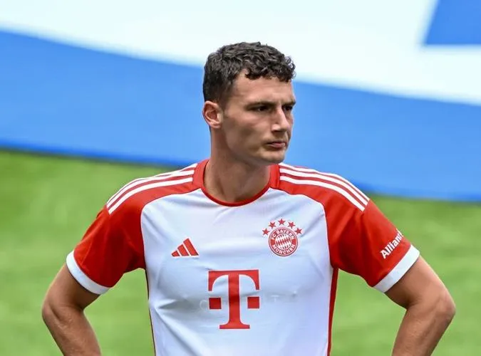 NÓNG: Pavard đòi rời Bayern Munich đến MU, chỉ còn chờ động thái này từ Ten Hag 1