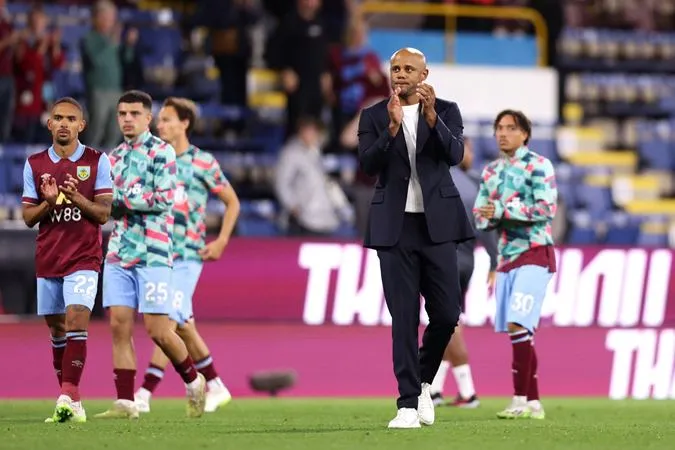 Vincent Kompany vẫn còn nhiều việc phải làm nếu muốn Burnley ở lại Ngoại hạng Anh - Ảnh: Internet