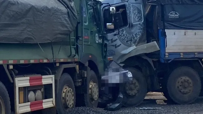 Gia Lai: 3 người tử vong trong vụ va chạm giữa xe ô tô và 2 xe tải 1