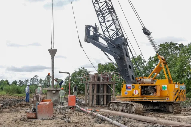 Thủ tướng Phạm Minh Chính khảo sát dự án cao tốc Cao Lãnh - An Hữu và quốc lộ 30 2