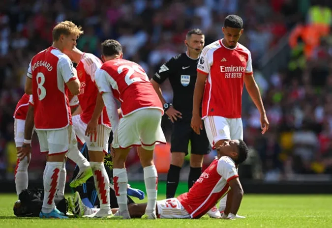 Timber gặp chấn thương trong trận Arsenal vs Nottingham Forest