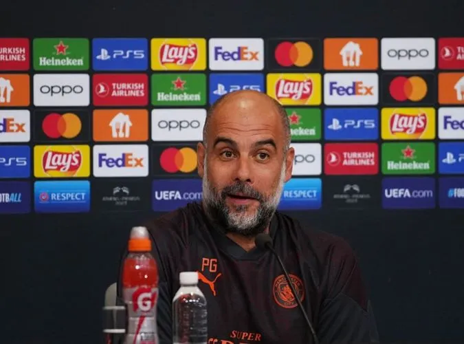 Pep Guardiola gọi MU là đội bóng yếu đuối, tự nhận mình kiêu ngạo 1