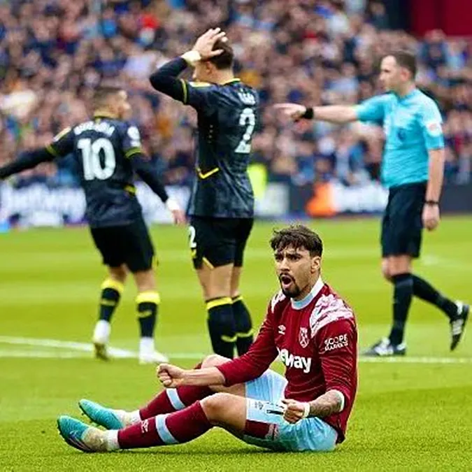 Ngày 12/3/2023, West Ham hòa Aston Villa 1-1 và Paqueta nhận thẻ vàng trong trận. Ảnh: Internet