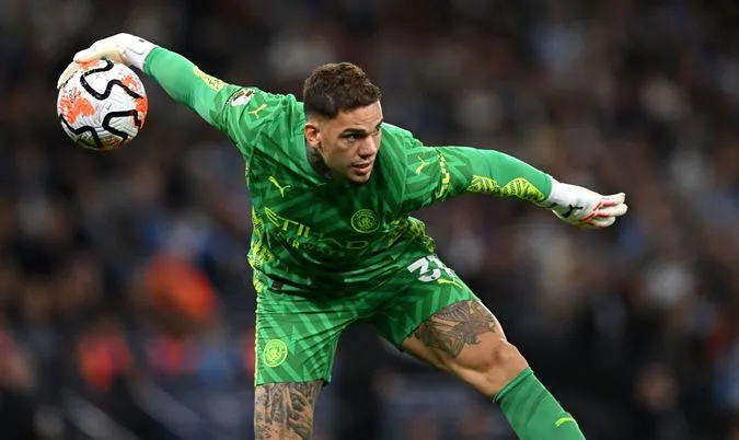 Ederson chơi ấn tượng trong khung gỗ Man City - Ảnh: Internet