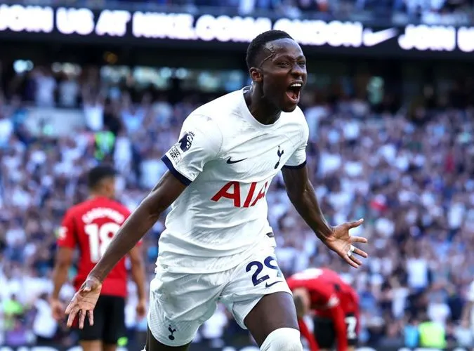 TRỰC TIẾP Tottenham 1-0 MU (H2): Quỷ đỏ vùng lên 1