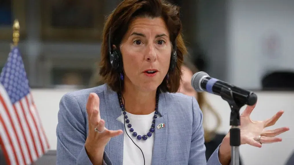 Bộ trưởng Thương mại Mỹ Gina Raimondo - Ảnh: WJAR_79