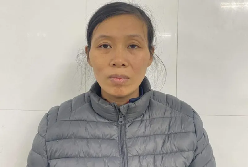 Dùng muôi múc canh đánh vào đầu con, người mẹ trả giá đắt 1