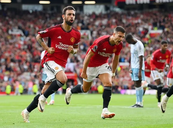 Chấm điểm MU 3-2 Nottingham Forest: Bruno hóa thần | Ngày tàn của Martial 3