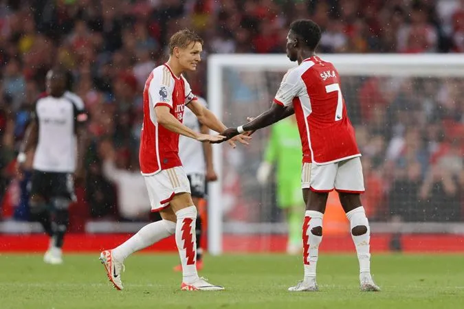 Odegaard và Saka vẫn đang là mắt xích quan trọng với Arsenal - Ảnh: Internet