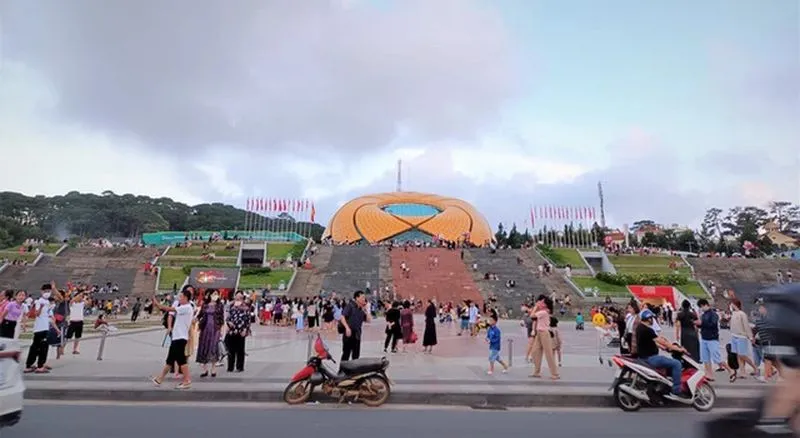 Điểm tin trưa 27/8: Giá vé máy bay 2/9 có khả năng tăng | Du lịch dịp lễ 2/9 khó đột biến 2