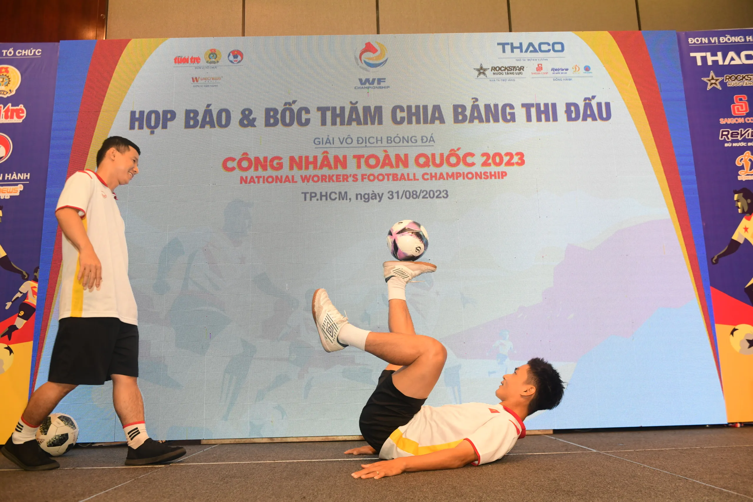 64 đội tranh tài Giải bóng đá công nhân toàn quốc lần đầu tiên 1