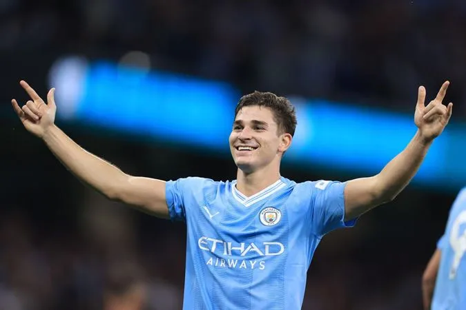 Julian Alvarez thi đấu mỗi lúc càng hay cho Man City - Ảnh: Internet