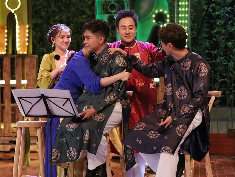 Jun Phạm trải lòng về sự ra đi của bố, bật khóc ngay trên sân khấu 4