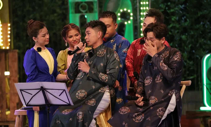 Jun Phạm trải lòng về sự ra đi của bố, bật khóc ngay trên sân khấu 3