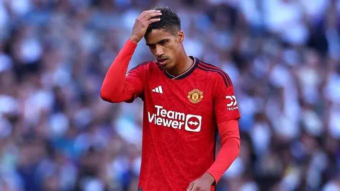 Varane dự kiến vắng mặt ít nhất 6 tuần - Ảnh: Internet