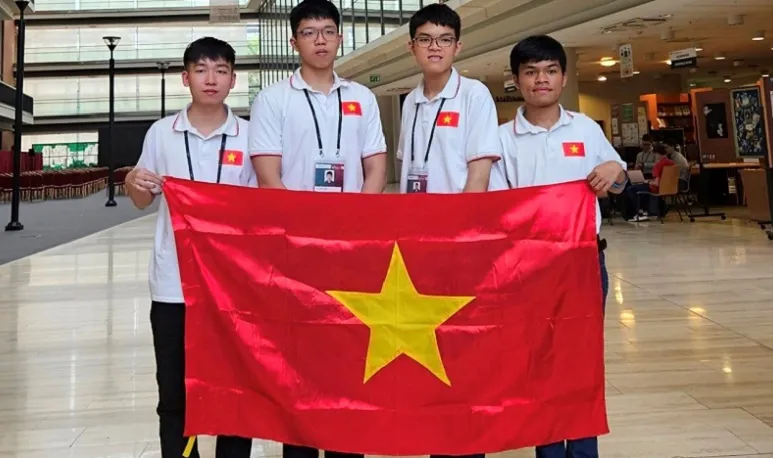 Bốn học sinh Việt Nam dự thi Olympic Tin học quốc tế 2023 đều đoạt huy chương 1