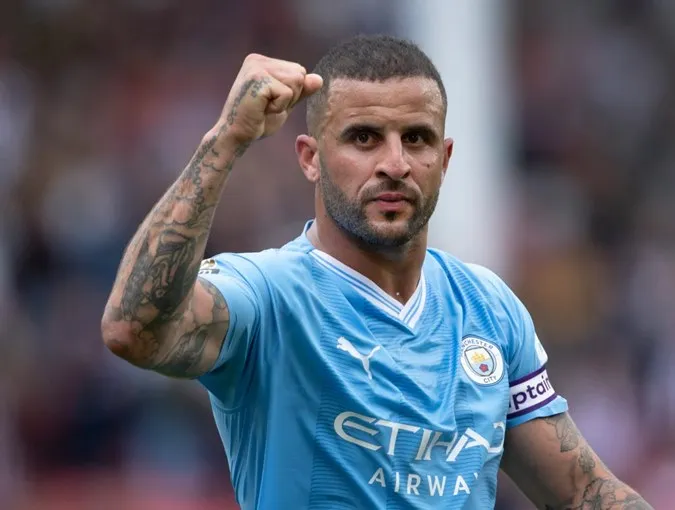 Kyle Walker sẽ ở lại với Man City đến Hè 2026. Ảnh: Internet