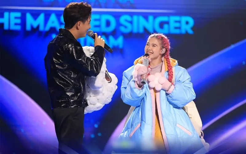 The Masked Singer tập 5: Khởi My là Cừu Bông, trở lại ca hát sau 6 năm 2