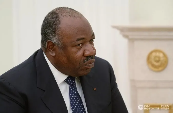 Tổng thống Gabon bị lật đổ có thể tự do ra nước ngoài kiểm tra sức khỏe 1