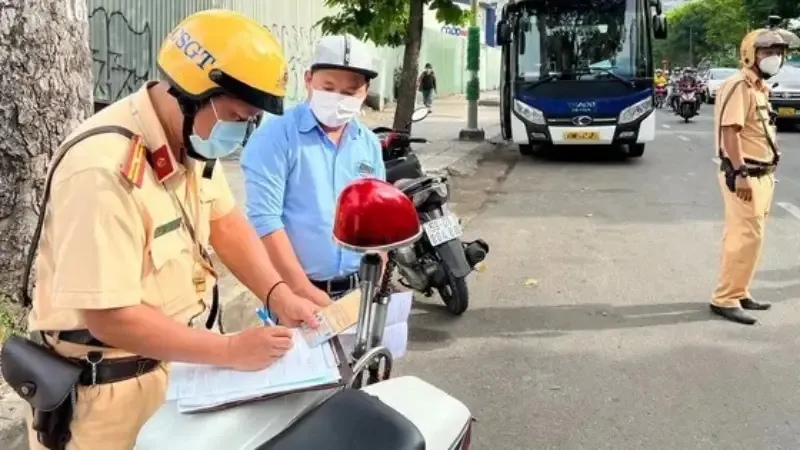 Điểm tin chiều 9/9: “Báo chốt” CSGT bị xử nghiêm | TPHCM cấp tập phòng dịch đau mắt đỏ 1