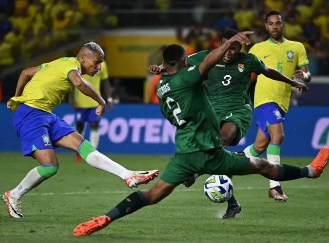 VIDEO: Học làm Gabriel Jesus bất thành, Richarlison bật khóc vì pha bỏ lỡ không tưởng 1