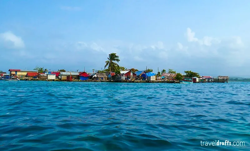 Đảo Carti Sugtupu của Panama đang bị nước biển nhấn chìm - Ảnh: AFP