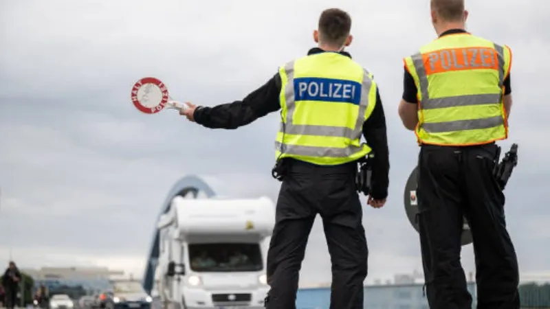 Công dân Nga bị cấm mang nhiều vật dụng cá nhân khi du lịch EU 1