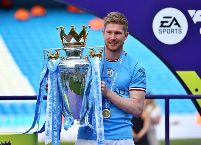 CĐV Man City muốn tạc tượng Kevin de Bruyne trước SVĐ Etihad - Ảnh: Internet