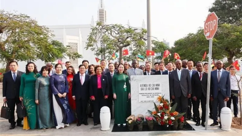 Khai trương biển tên mới tại Đại lộ Hồ Chí Minh ở Mozambique 2