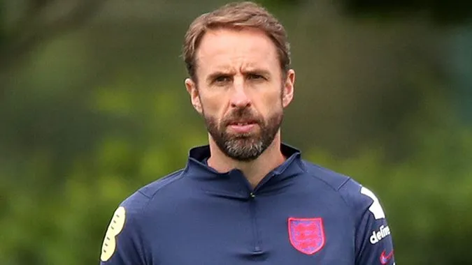 HLV Gareth Southgate không đánh giá cao khả năng chơi giữa sân của Phil Foden - Ảnh: Internet