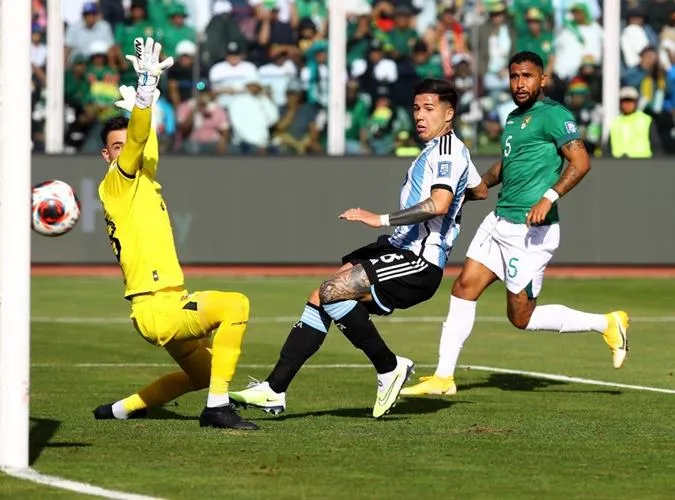 VIDEO: Enzo Fernandez thể hiện 'bản năng sát thủ