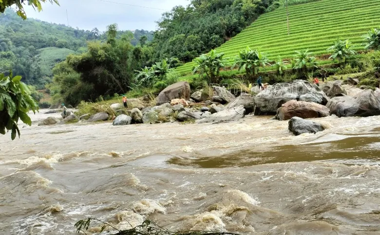 lũ cuốn