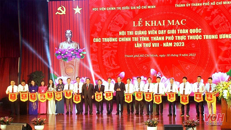 Thúc đẩy sự phát triển về chất của việc dạy  và học lý luận chính trị trong tình hình mới 3