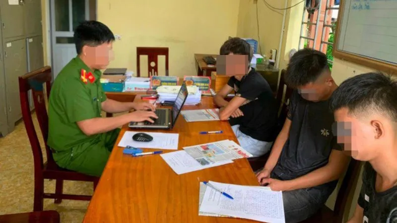 Nam thanh niên bị trai làng đánh khi đến nhà bạn gái chơi 1