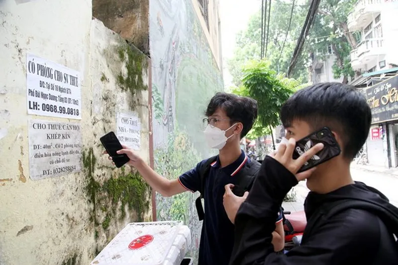 Phòng trọ khan hiếm, tân sinh viên vất vả tìm chỗ ở 1