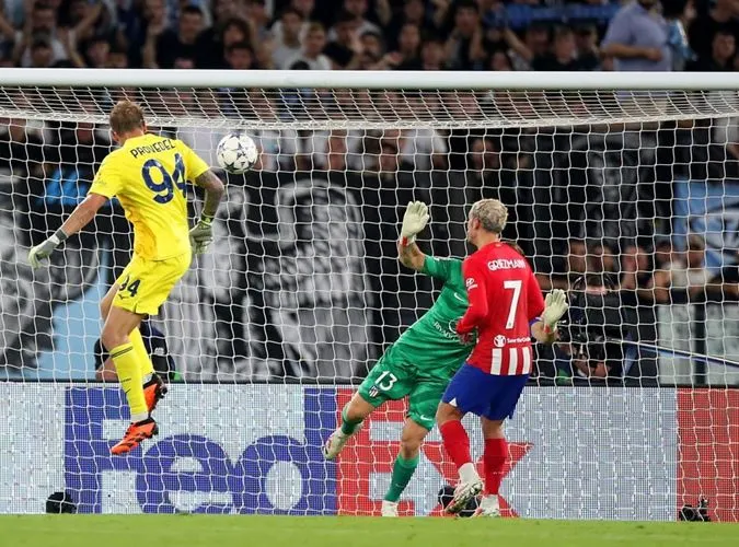 VIDEO: Thủ môn ghi bàn điên rồ phút 90+5 khiến Atletico Madrid ôm hận 1